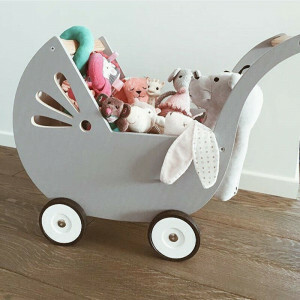 Lila Puppenwagen Grau